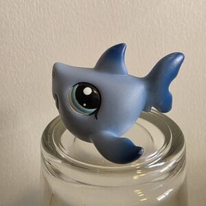 SHARK #2139 - Authentic Littlest Pet Shop - Hasbro LPS Blue